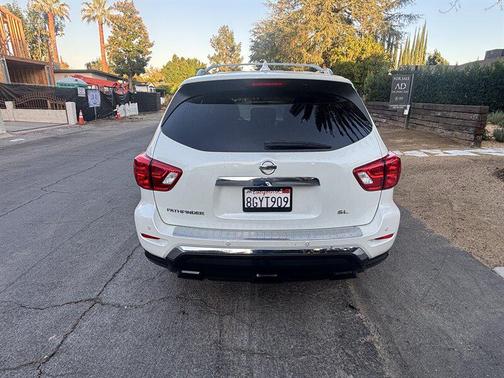 2019 Nissan Pathfinder SL