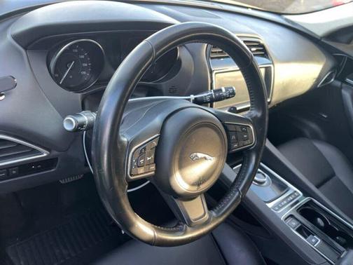 2019 Jaguar F-PACE 25t Premium