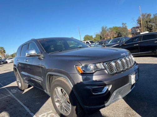 Granite Crystal Metallic Clearcoat 2017 Jeep Grand Cherokee Limited