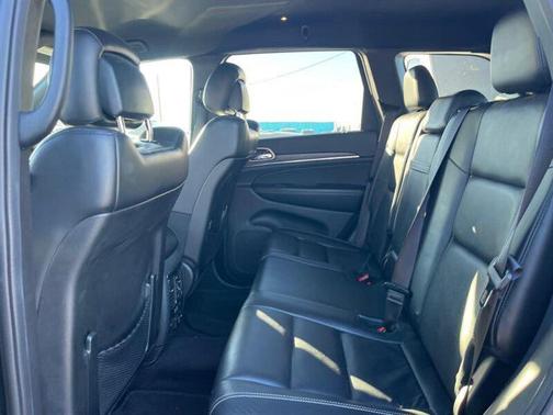 Granite Crystal Metallic Clearcoat 2017 Jeep Grand Cherokee Limited