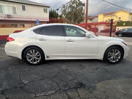 2011 INFINITI M37 Base