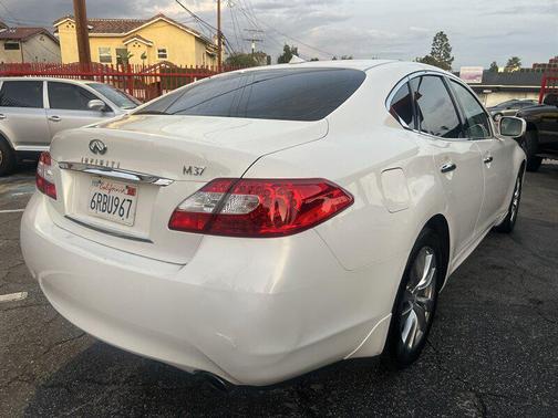 2011 INFINITI M37 Base