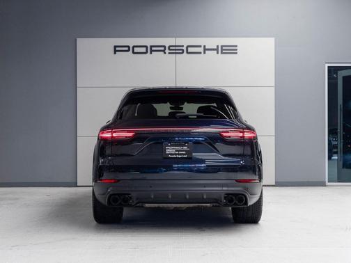 2023 Porsche Cayenne Platinum Edition