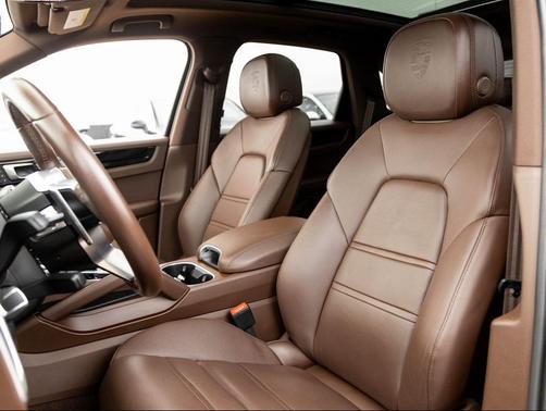 2023 Porsche Cayenne Platinum Edition