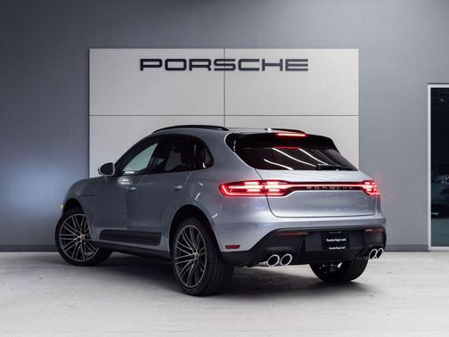 Dolomite Silver Metallic 2026 Porsche Macan Macan
