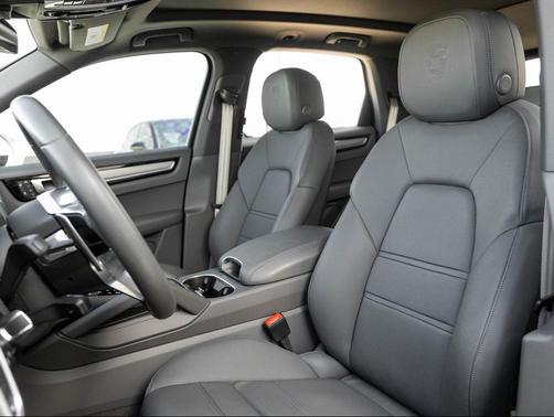 2023 Porsche Cayenne Platinum Edition