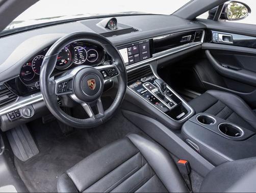 2019 Porsche Panamera 4