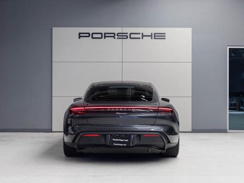 2025 Porsche Taycan 