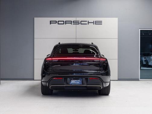 Jet Black Metallic 2025 Porsche Macan Macan Electric Turbo