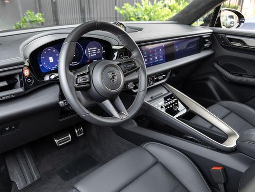 Jet Black Metallic 2025 Porsche Macan Macan Electric Turbo