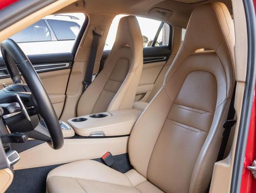 2023 Porsche Panamera 4 Platinum Edition