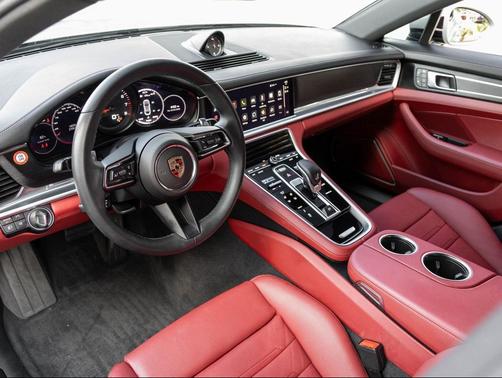 2023 Porsche Panamera Platinum Edition