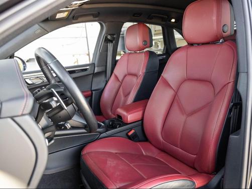 2023 Porsche Macan T