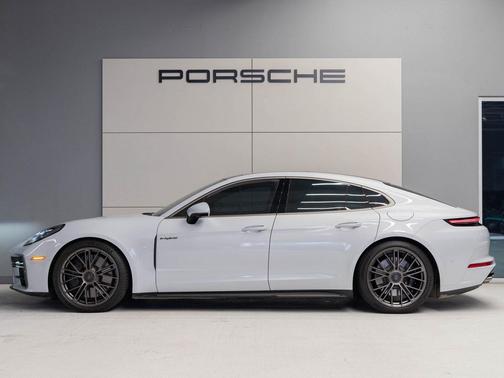 2025 Porsche Panamera Turbo