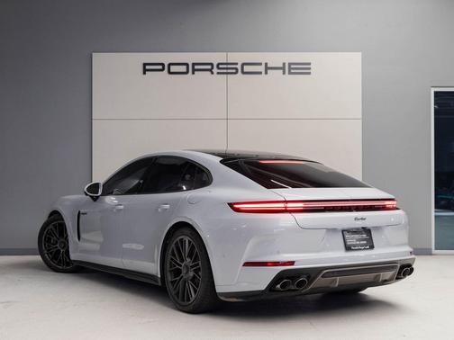 2025 Porsche Panamera Turbo