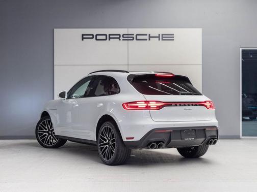 2025 Porsche Macan Base