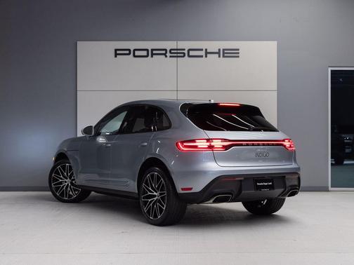 Dolomite Silver Metallic 2026 Porsche Macan Macan