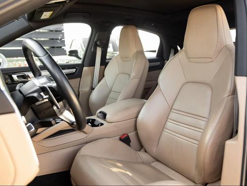 2023 Porsche Cayenne Platinum Edition