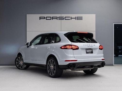 Carrara White Metallic 2016 Porsche Cayenne Cayenne