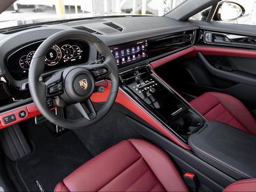 2026 Porsche Panamera 4