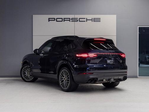 2022 Porsche Cayenne Platinum Edition