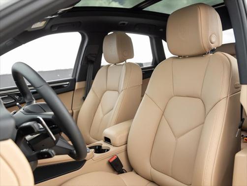 2025 Porsche Macan Base