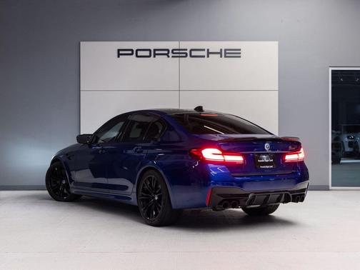 Marina Bay Blue Metallic 2022 BMW M5 Base