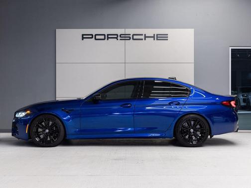 Marina Bay Blue Metallic 2022 BMW M5 Base