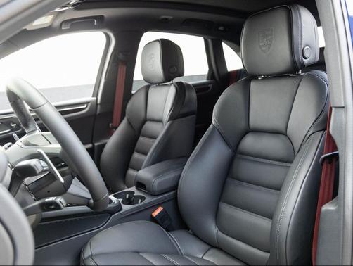 2025 Porsche Macan S