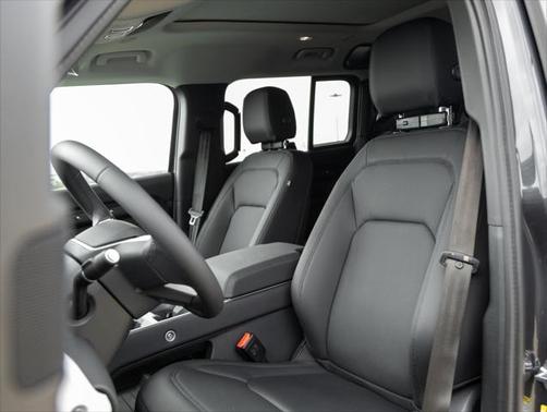 2025 Land Rover Defender 110 P300