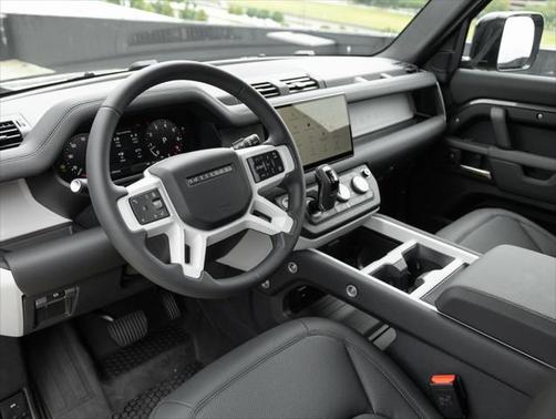 2025 Land Rover Defender 110 P300