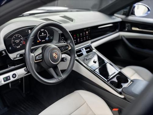 2024 Porsche Panamera 4