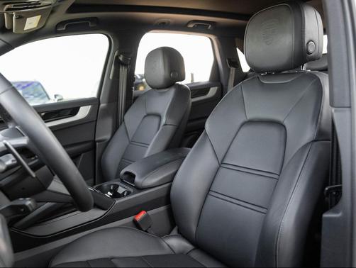 2025 Porsche Cayenne Base