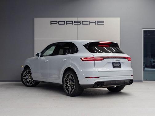 2023 Porsche Cayenne Platinum Edition