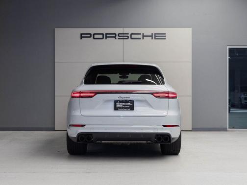 2023 Porsche Cayenne Platinum Edition