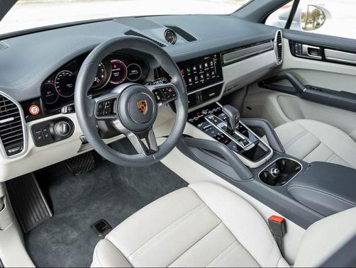 2023 Porsche Cayenne Platinum Edition