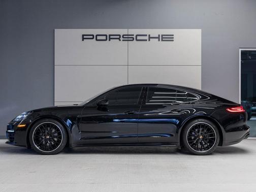 2021 Porsche Panamera 