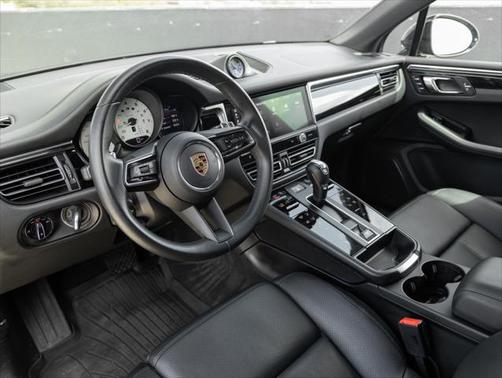 2023 Porsche Macan Base