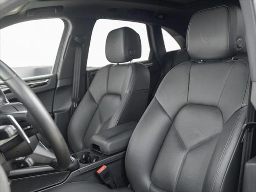 2023 Porsche Macan Base