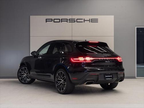 2023 Porsche Macan Base