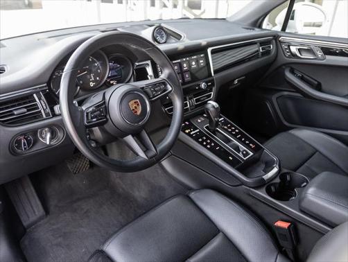2023 Porsche Macan Base