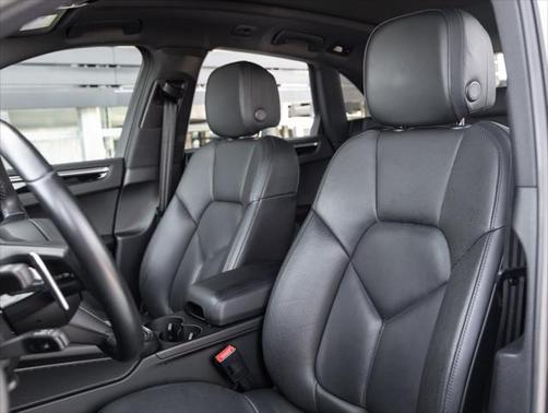 2023 Porsche Macan Base