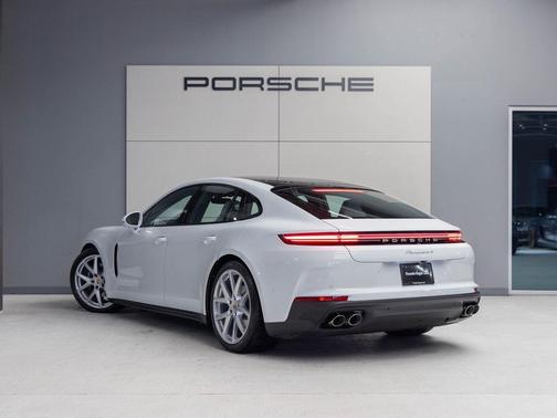 2026 Porsche Panamera 4