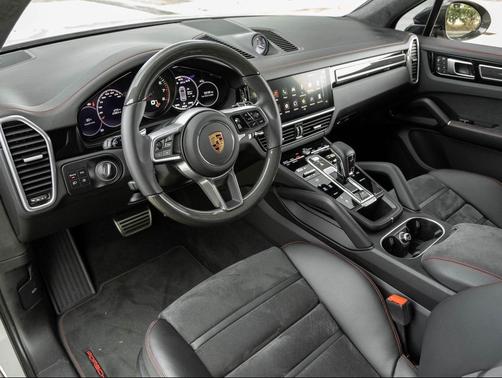 2023 Porsche Cayenne GTS
