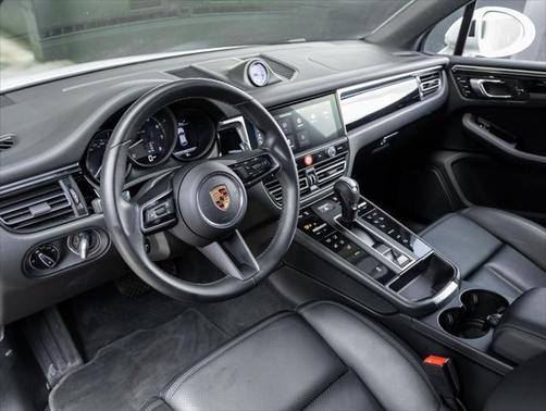 2022 Porsche Macan Base