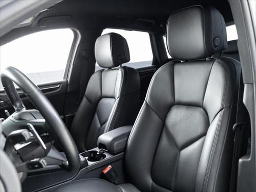 2022 Porsche Macan Base