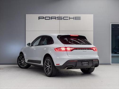 2022 Porsche Macan Base