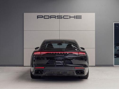 2023 Porsche Panamera 4 Platinum Edition