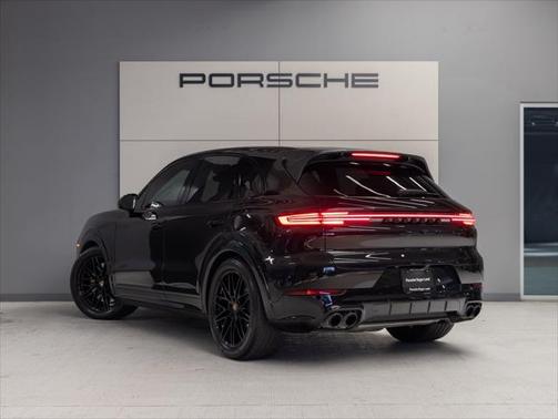 2025 Porsche Cayenne GTS
