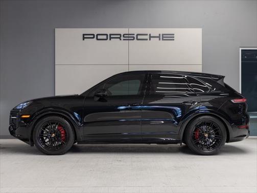 2025 Porsche Cayenne GTS
